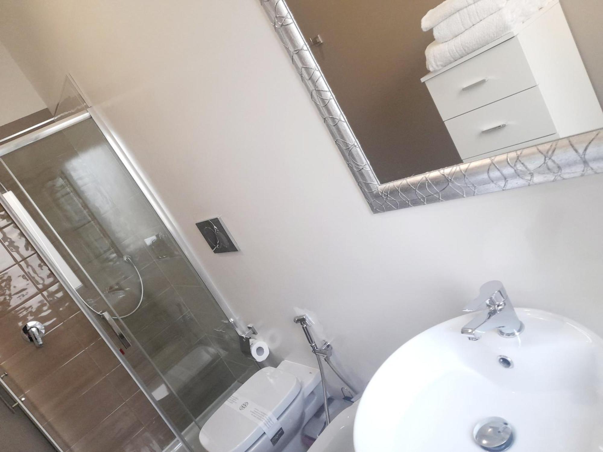 White House & B. Hotel Sinnai Room photo