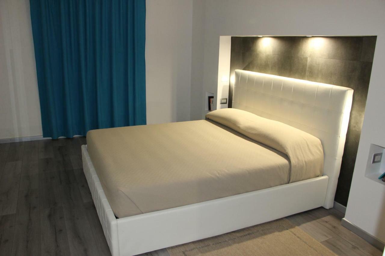 White House & B. Hotel Sinnai Room photo